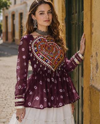 Maroon&White Cotton Readymade Navratri Lehenga Choli with Kutchi Gamthi Patchework 3