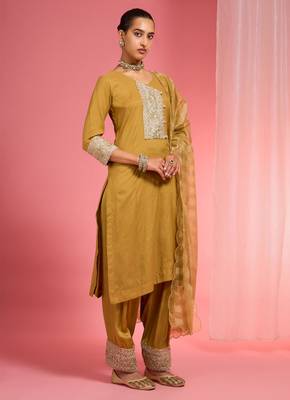 Mustard chanderi hand embroidered kurta set 5