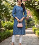 Blue cotton blend geometric printed kurta for women