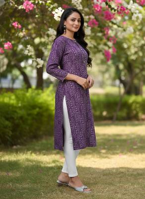Purple cotton blend geometric printed kurta for women 2