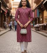Maroon cotton blend geometric printed kurta for women