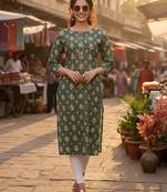 Green cotton blend geometric printed kurta for women