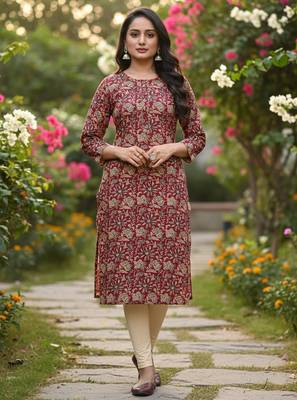 Maroon cotton blend geometric printed kurta for women 1