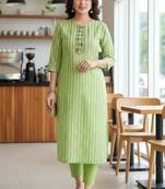 Green cotton blend geometric printed kurta for women