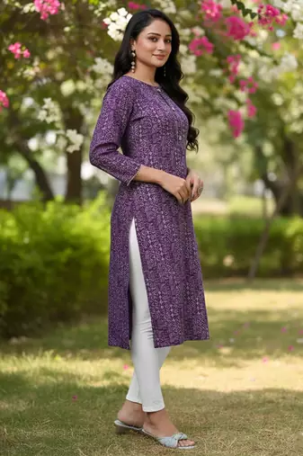 Purple cotton blend geometric printed kurta for women
