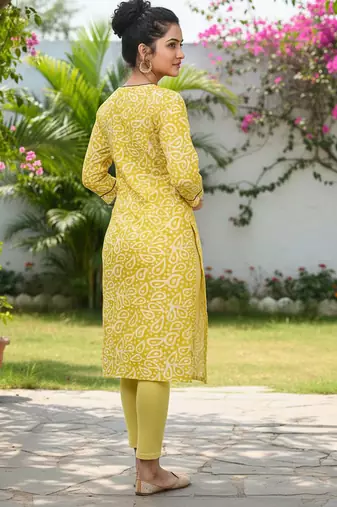 Yellow cotton blend geometric printed kurta for women