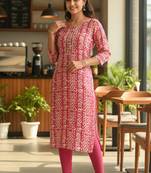 Pink cotton blend geometric printed kurta for women