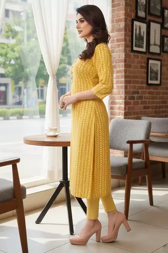 Yellow cotton blend geometric printed kurta for women