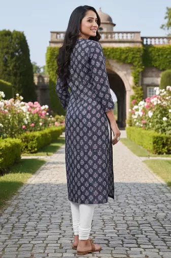 Blue cotton blend geometric printed kurta for women