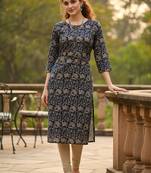 Blue cotton blend geometric printed kurta for women