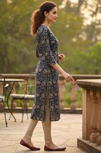 Blue cotton blend geometric printed kurta for women