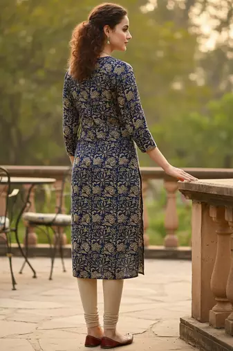Blue cotton blend geometric printed kurta for women