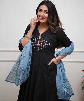  black foil mirror work cotton anarkali suit 4