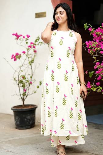  off-white floral block printed sleeveless cotton kurta & wide-leg pant co-ord set