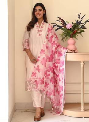  off-white and pink floral embroidered kurta set 1