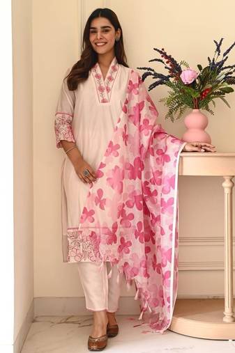  off-white and pink floral embroidered kurta set
