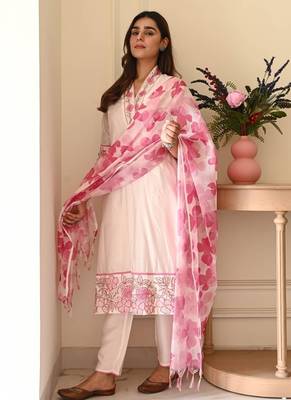  off-white and pink floral embroidered kurta set 2