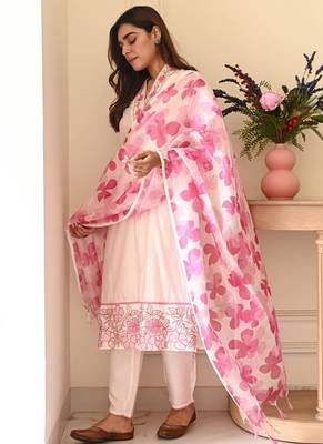  off-white and pink floral embroidered kurta set 3