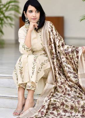  beige floral embroidered cotton straight kurta pant set 2