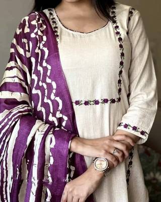  cream cotton straight tunic set with contrast dupatta 4