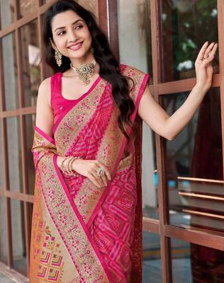 women's baby pink patola silk blend saree with geometric pattern 3