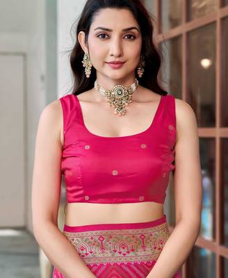 women's baby pink patola silk blend saree with geometric pattern 4