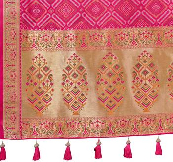 women's baby pink patola silk blend saree with geometric pattern 5