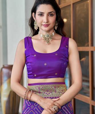 women's purple patola silk blend saree with geometric pattern 4
