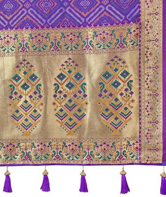 women's purple patola silk blend saree with geometric pattern 5