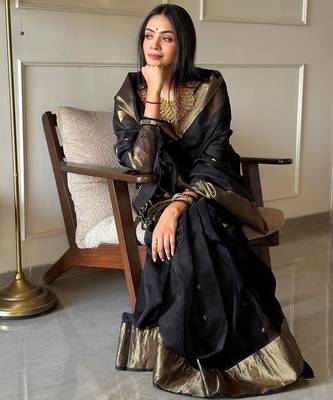 banarasi silk blend blend black color woven saree with blouse 4