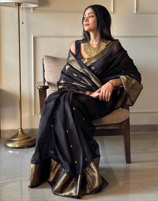 banarasi silk blend blend black color woven saree with blouse 5
