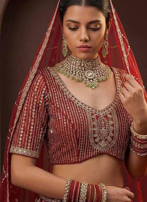 Red silk blend embroidered lehenga choli 4