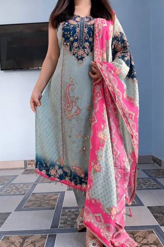 Light-grey silk blend embroidered kurta set