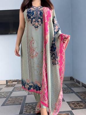 Light-grey silk blend embroidered kurta set 3