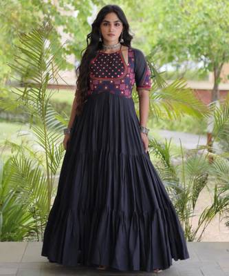 Black cotton poly embroidered flared gown set 2