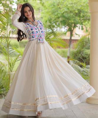 Off-white cotton embroidered flared gown set 2