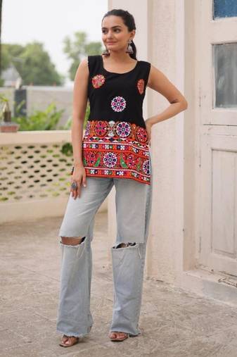 Black georgette embroidered kurta