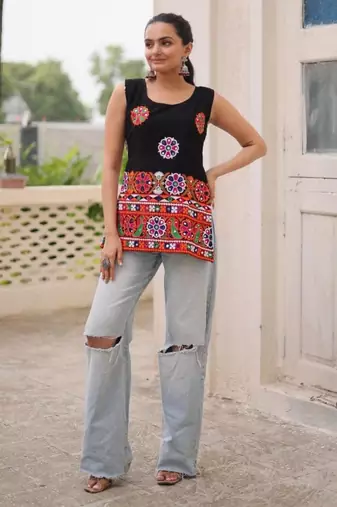 Black georgette embroidered kurta