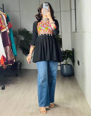 Black cotton poly embroidered kurta 4