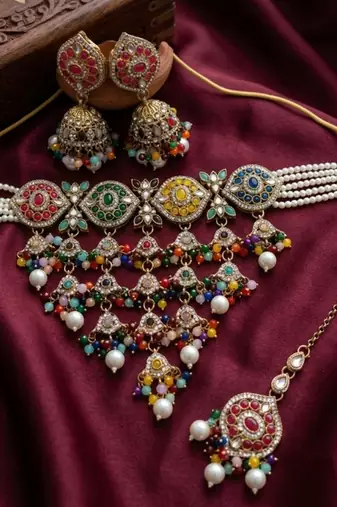 kundan choker jewelry set with jhumkas & maang tikka for women