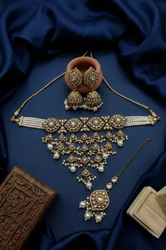 kundan choker jewelry set with jhumkas & maang tikka for women 