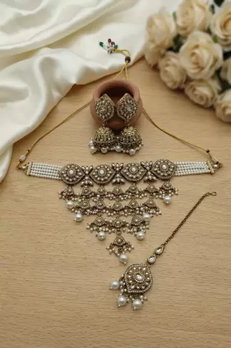 kundan choker jewelry set with jhumkas & maang tikka for women 