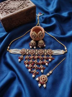 kundan choker jewelry set with jhumkas & maang tikka for women  4