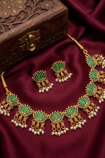 women's traditional handcrafted gold-plated lotus kundan jewellery set