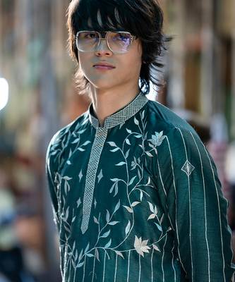 Green embroidered raw silk kurta 2