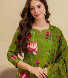Women Floral Printed Round Neck Straight Kurta with Trousers & Dupatta