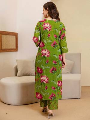 Women Floral Printed Round Neck Straight Kurta with Trousers & Dupatta 5