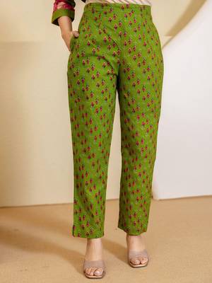 Women Floral Printed Round Neck Straight Kurta with Trousers & Dupatta 7