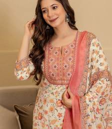 Women Floral Printed Kurta with Trousers & Dupatta