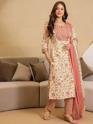 Women Floral Printed Kurta with Trousers & Dupatta 5